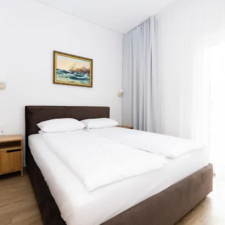 2bd Apt/w Terrace@takas I Jura, By Cohost Apartment *
